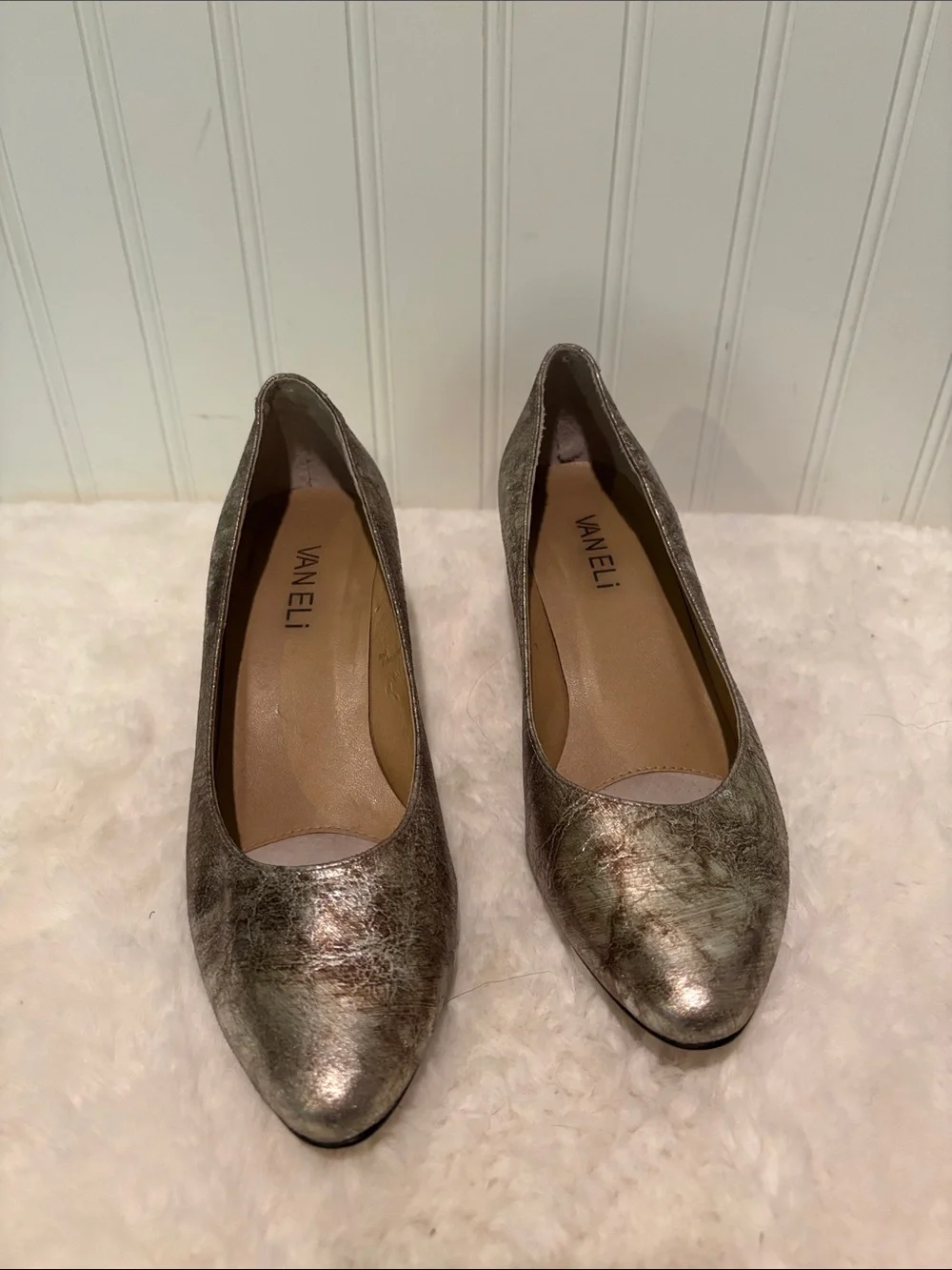 Van Eli Women’s Metallic Variated Metallic Gold Leather Pumps Sz 5 1/2